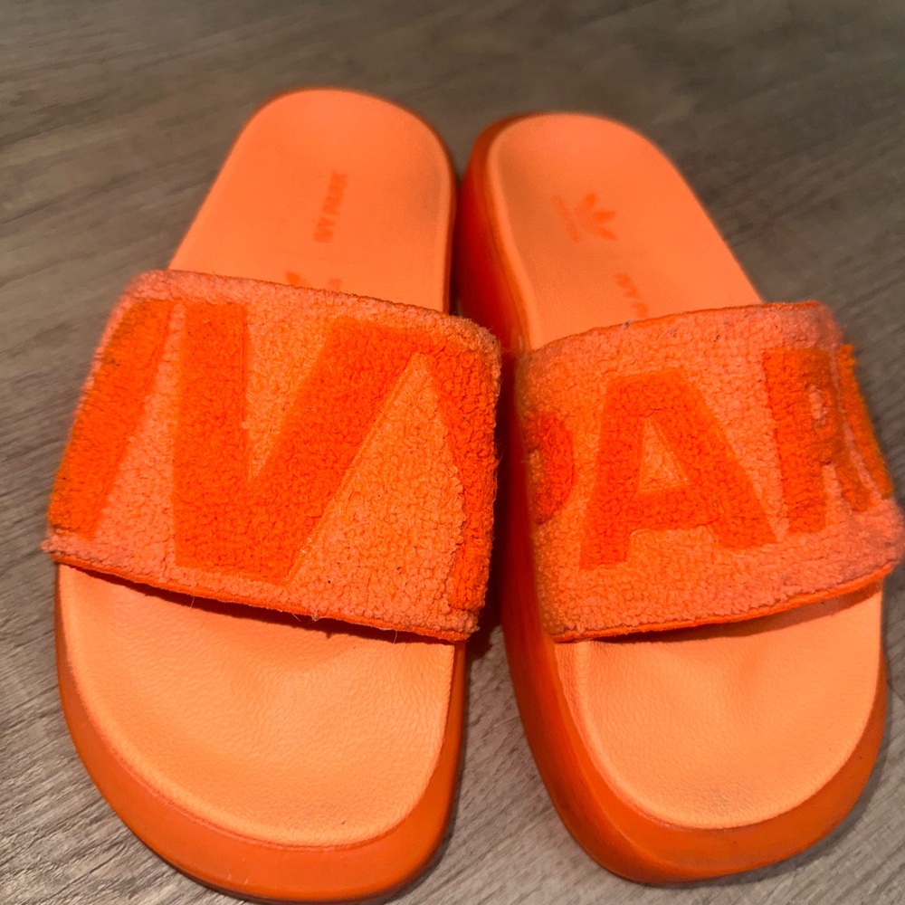 Adidas x Beyoncé Ivy Park ‘Screaming Orange’ (GX1196) Slides Size: 4 - Picture 3 of 9